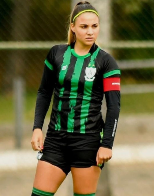 Brenda Leal <h5>Defensive Midfielder / Midfielder</h5>